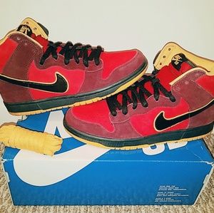 Nike SB Dunk "Iron Man"